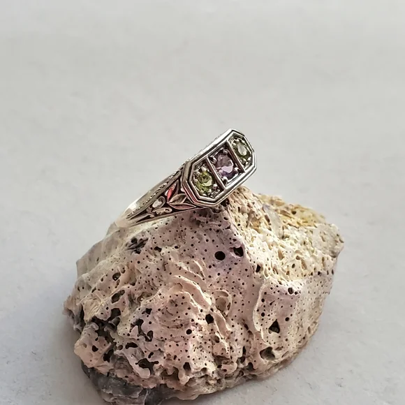 Vintage Sterling Silver Filigree Ring with Amethyst and Peridots Size 7.5 - Picture 7 of 16